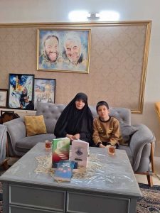 ماجرای جالب آمدن شهید محرابی به مدرسه پسرش  واکنش های متفاوت مردم در برخورد با همسر شهدا